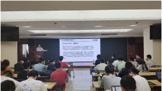 地理信息與計算機技術(shù)深度融合，第五屆“互聯(lián)網(wǎng)+”大學(xué)生創(chuàng)業(yè)大賽動員會暨指導(dǎo)報告會圓滿召開